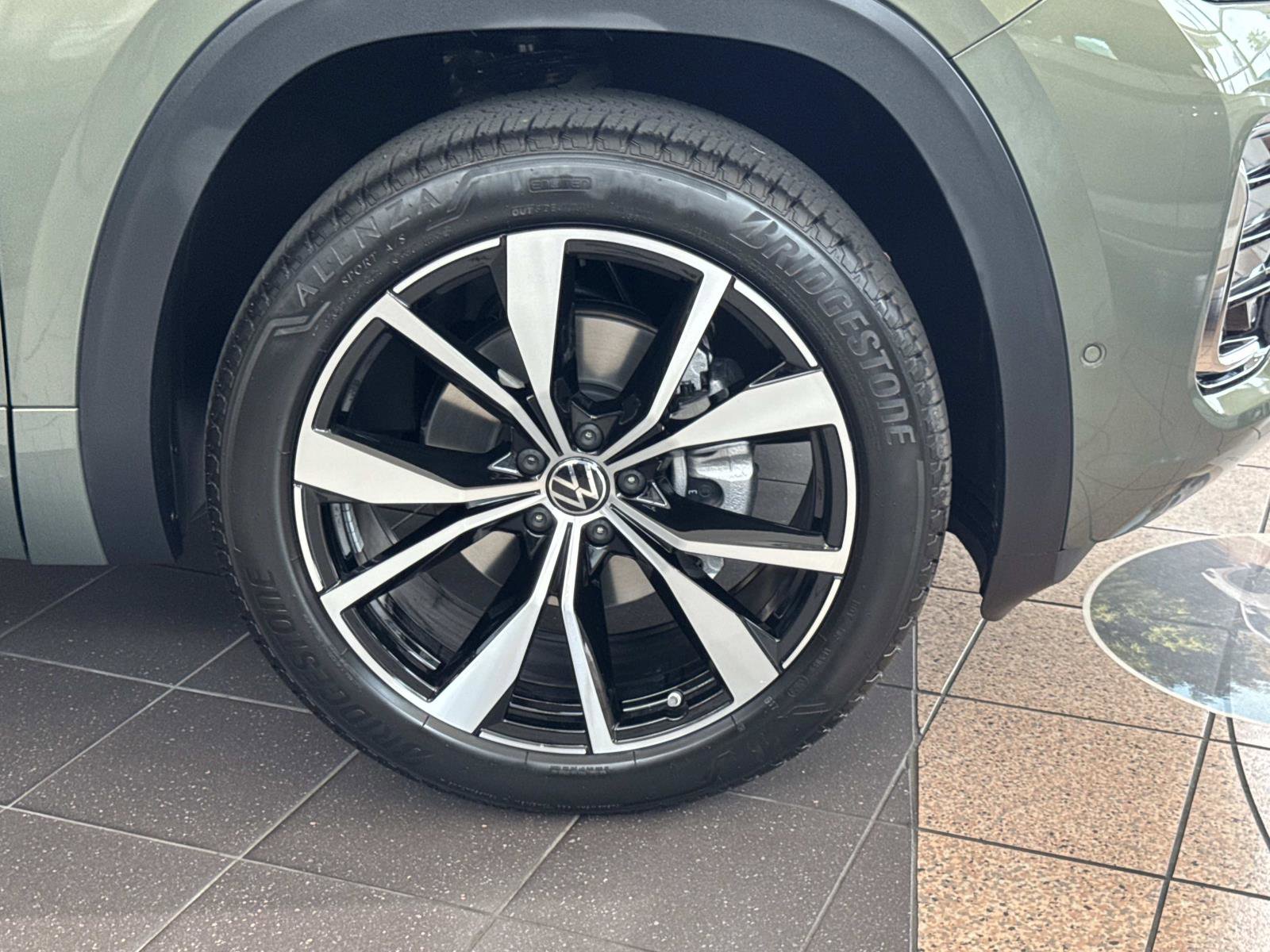 New 2026 Volkswagen Atlas SEL Premium R-Line AWD/4WD image 4