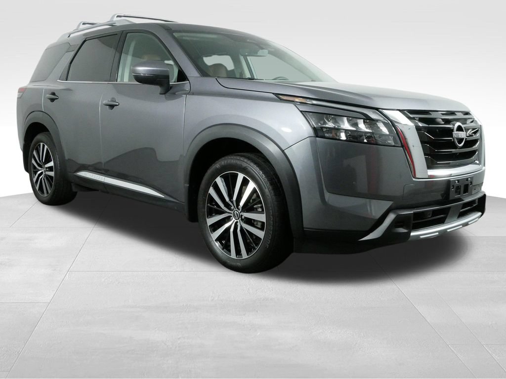 Used 2025 Nissan Pathfinder Platinum w/ Cargo Package AWD/4WD image 2