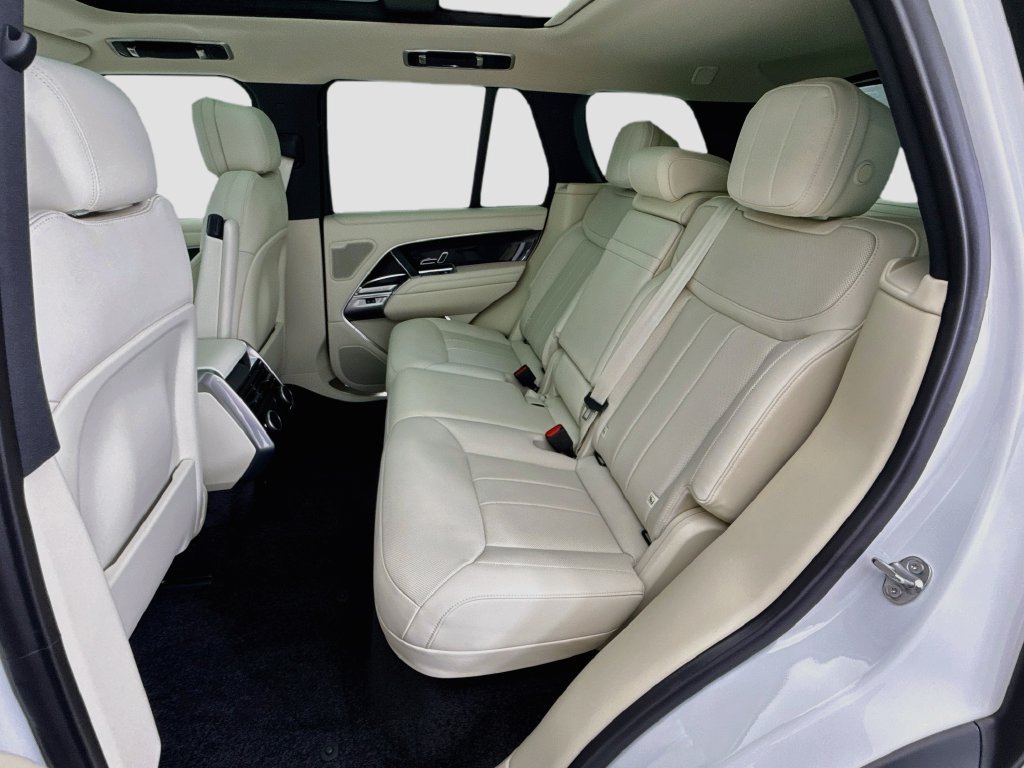 Certified 2025 Land Rover Range Rover SE AWD/4WD image 20