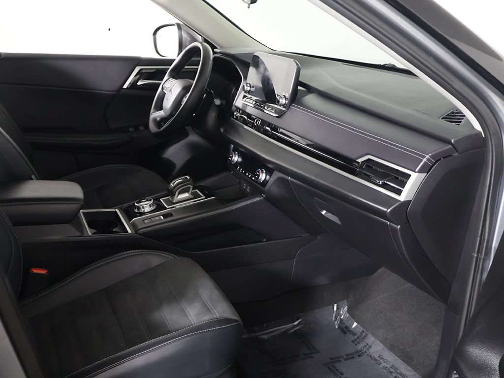 Used 2024 Mitsubishi Outlander SE Black Edition FWD image 25