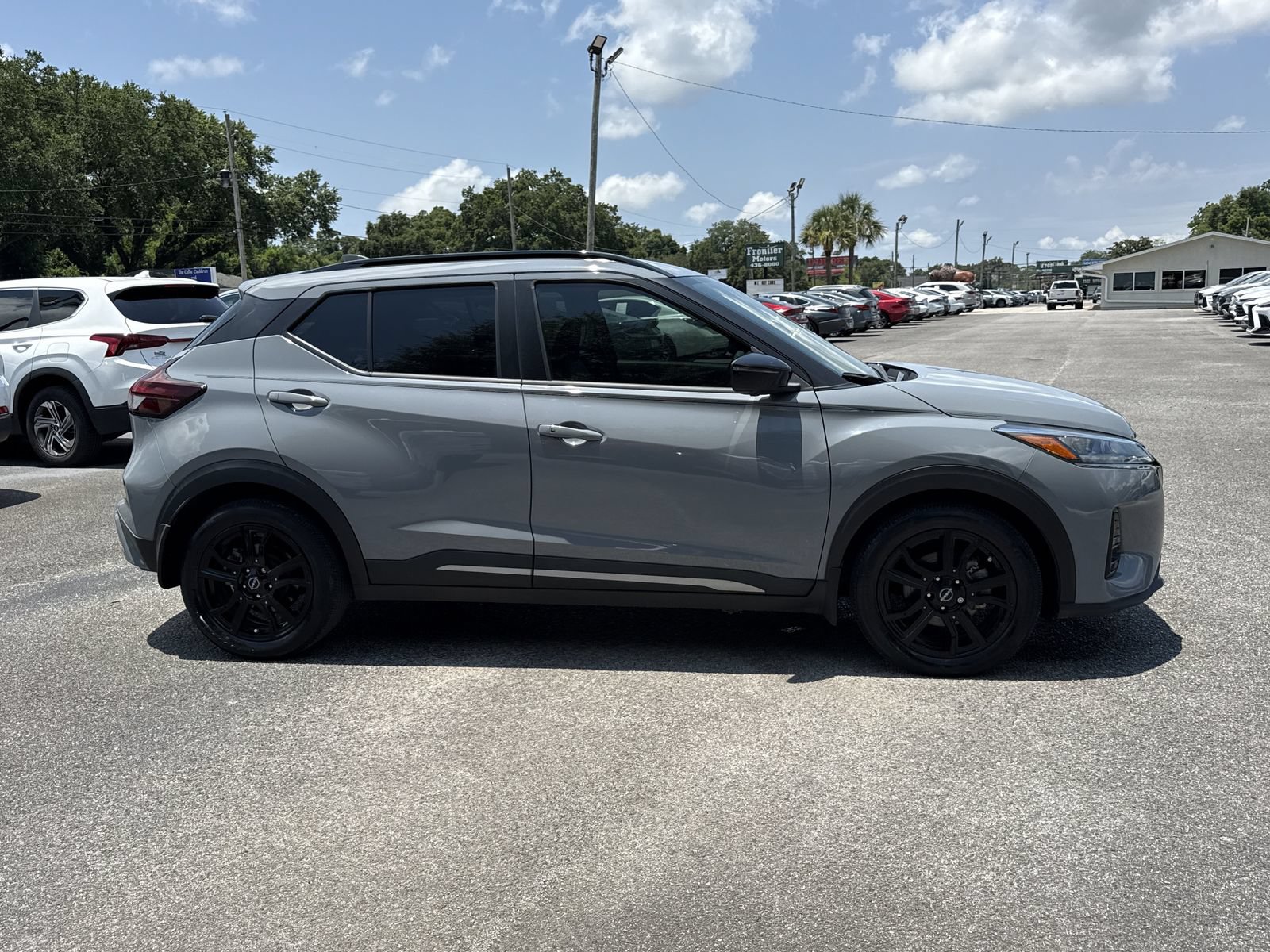Used 2023 Nissan Kicks SR w/ SR Premium Package FWD image 6