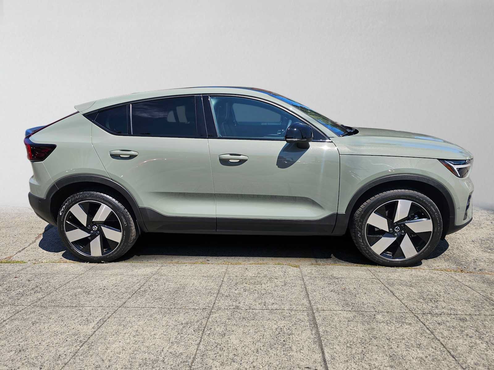 Certified 2023 Volvo C40 P8 Recharge Ultimate w/ Protection Package Premier AWD/4WD image 2