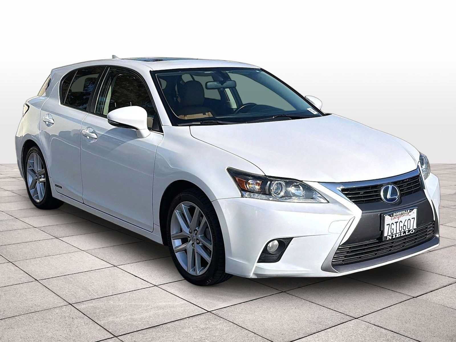 Used 2015 Lexus CT 200h FWD image 2