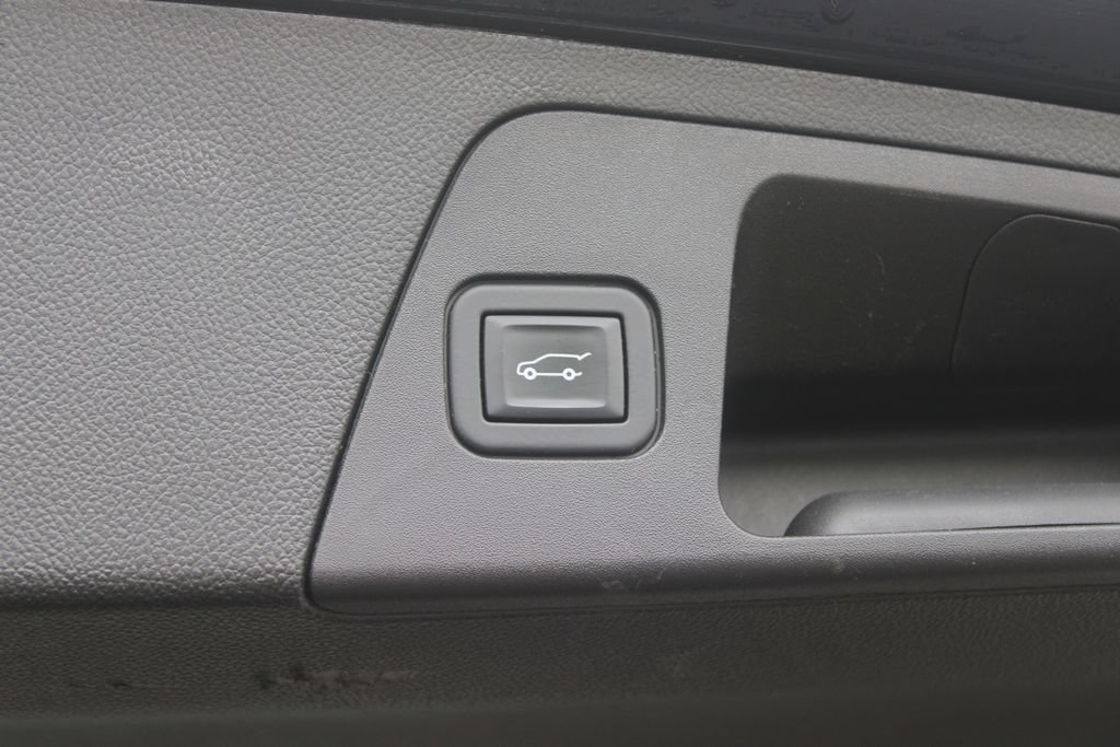 Used 2020 Buick Envision Essence FWD image 17
