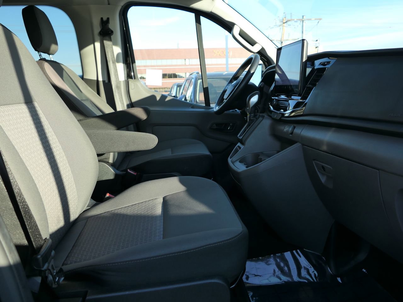 Used 2024 Ford Transit 350 XLT image 27