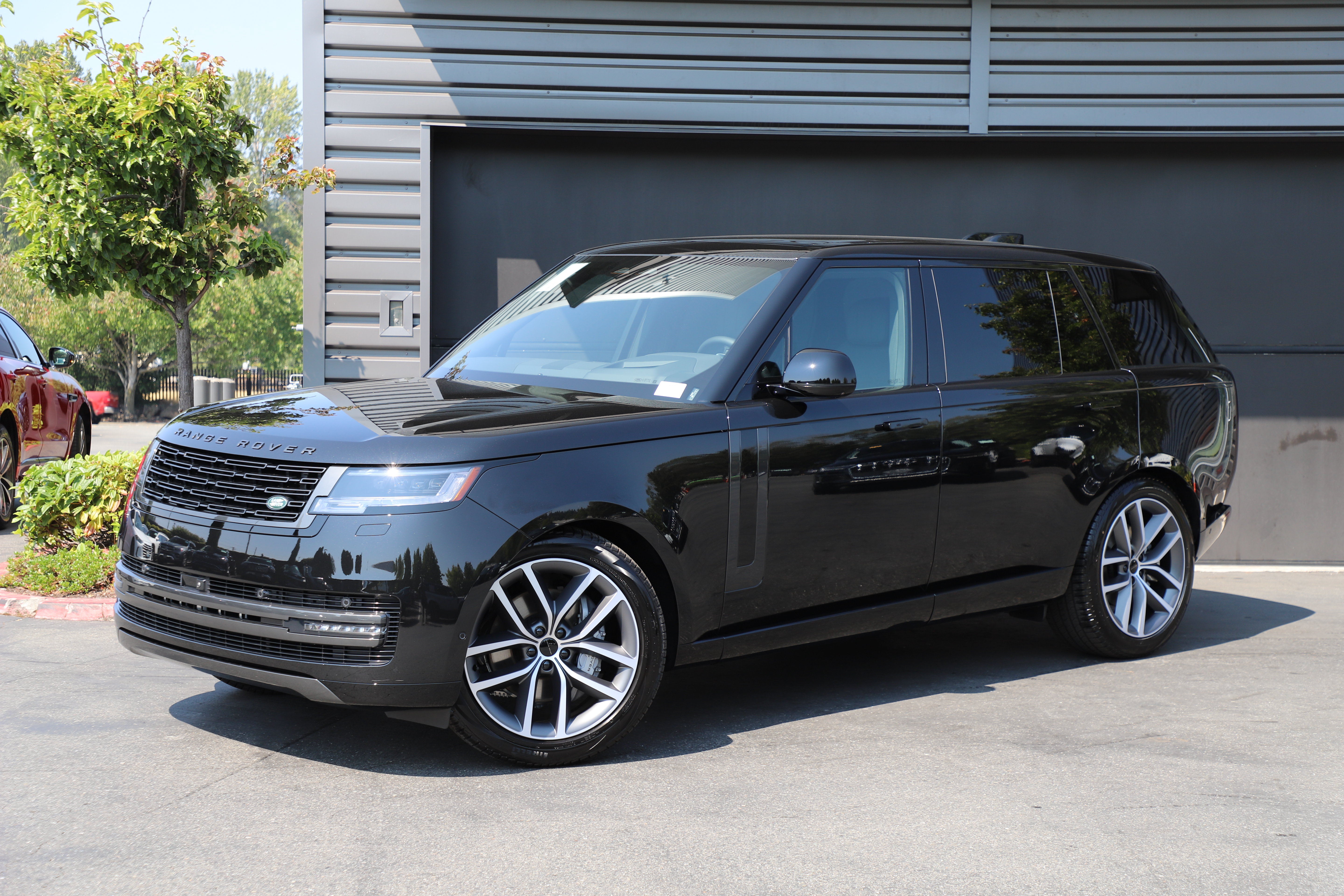 New 2026 Land Rover Range Rover Long Wheelbase SE