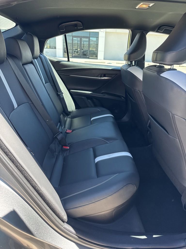 Used 2025 Toyota Camry SE FWD image 9