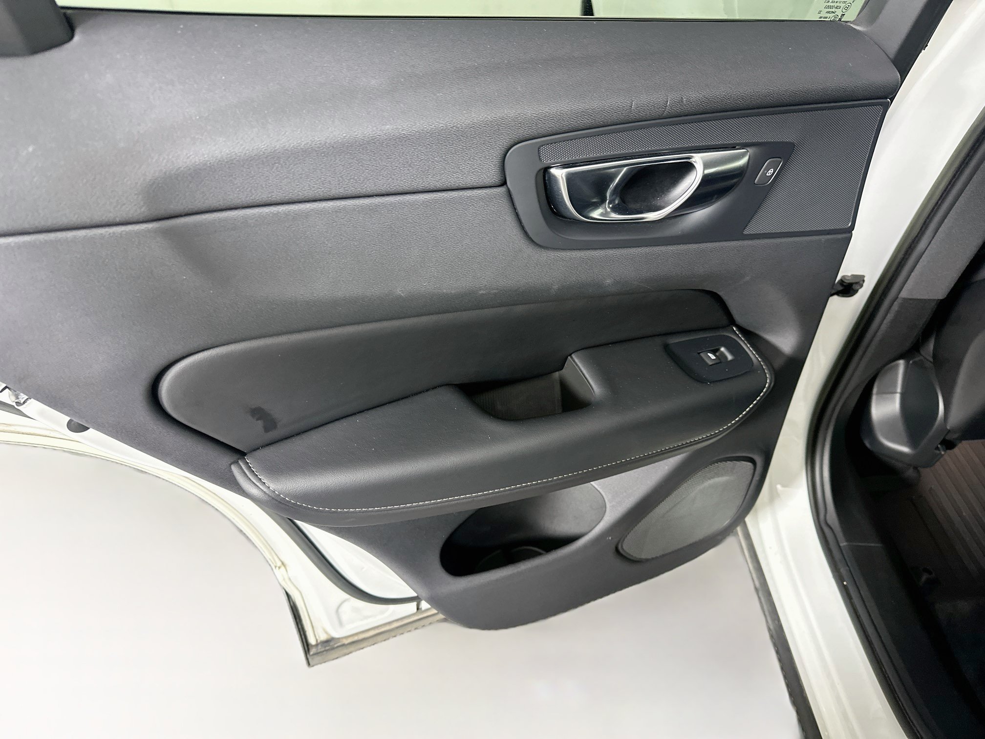 Used 2022 Volvo XC60 B5 Inscription w/ Advanced Package FWD image 27