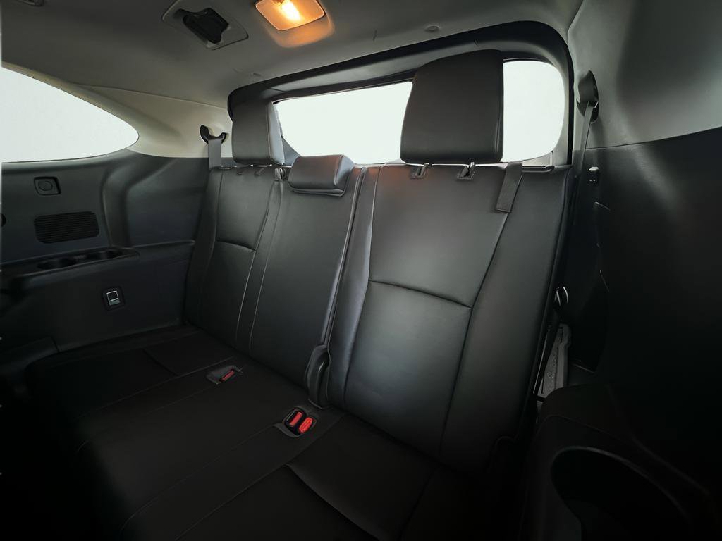 Used 2020 Toyota Highlander XLE image 20