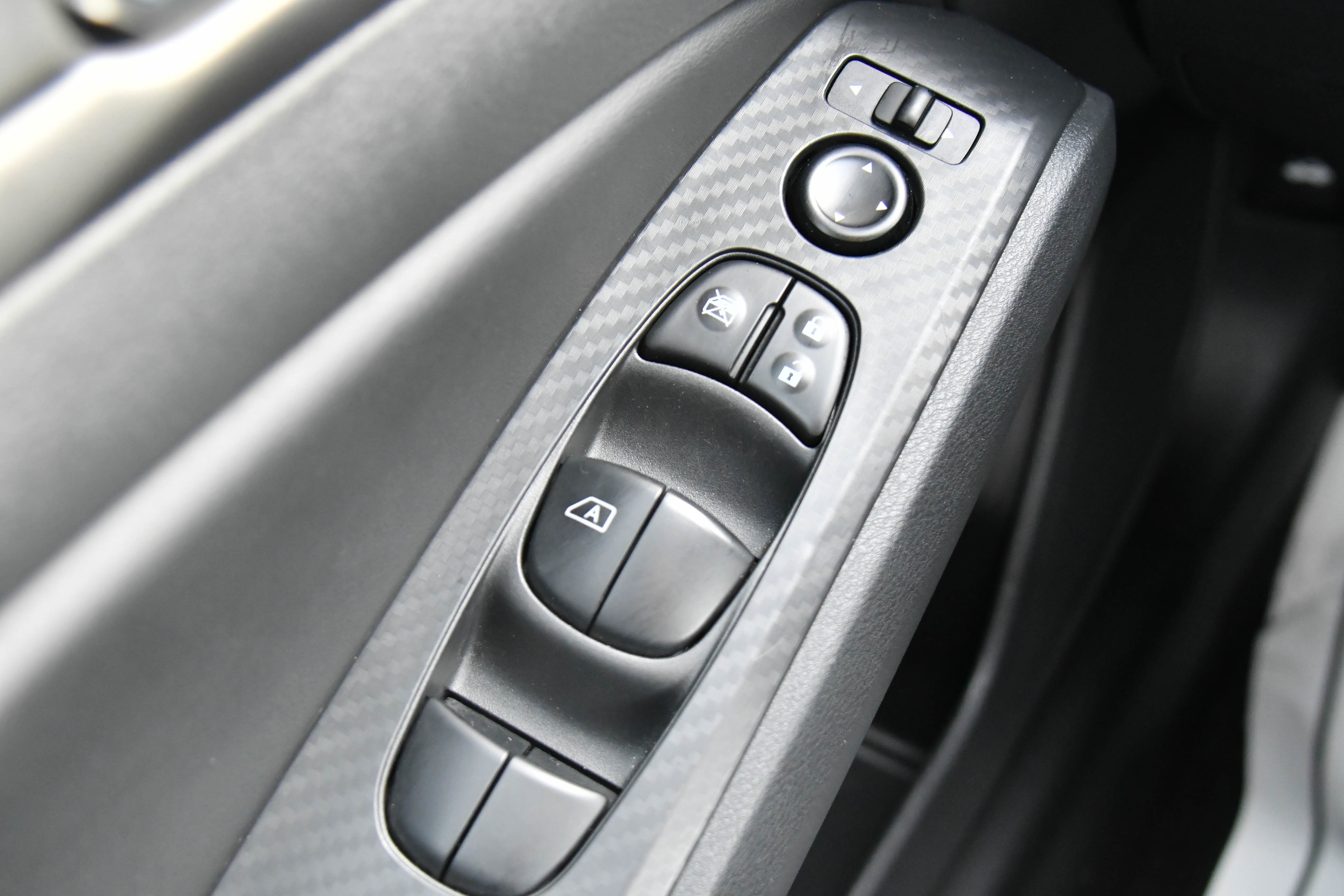 Used 2025 Nissan Altima 2.5 SV image 29