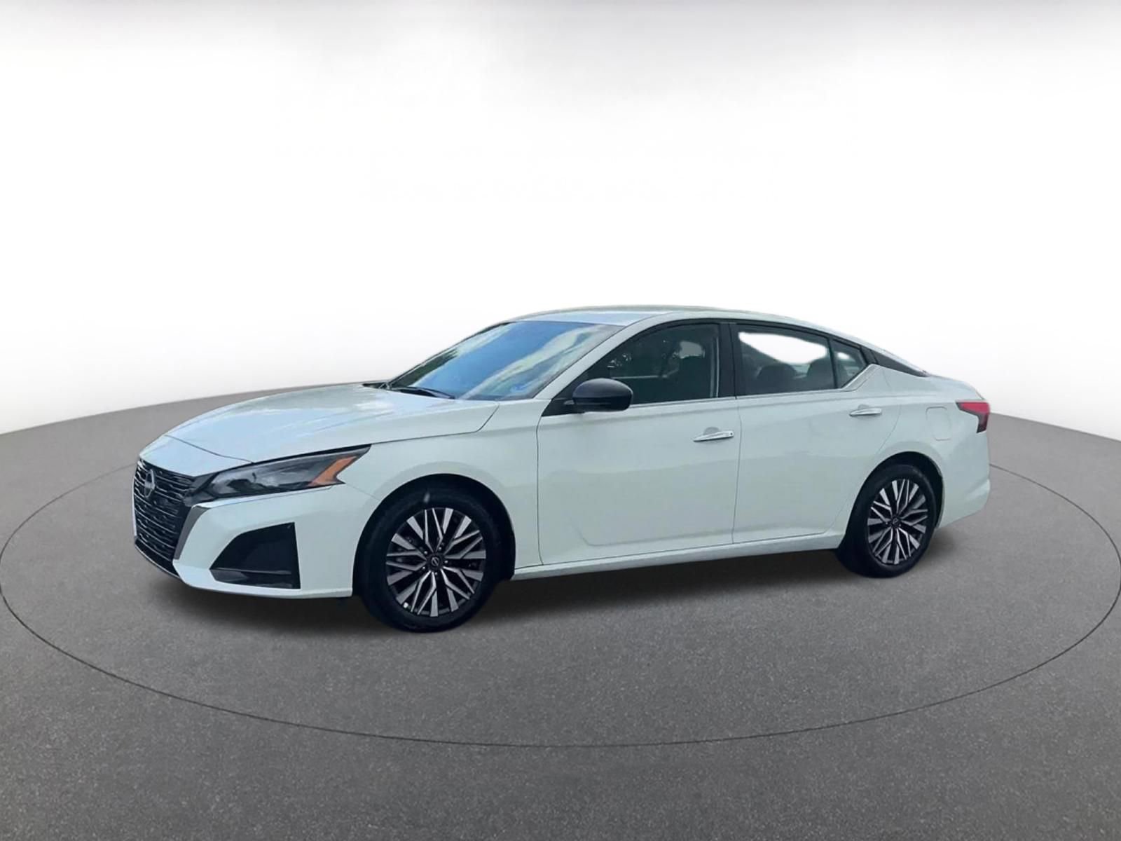Used 2025 Nissan Altima 2.5 SV FWD image 8