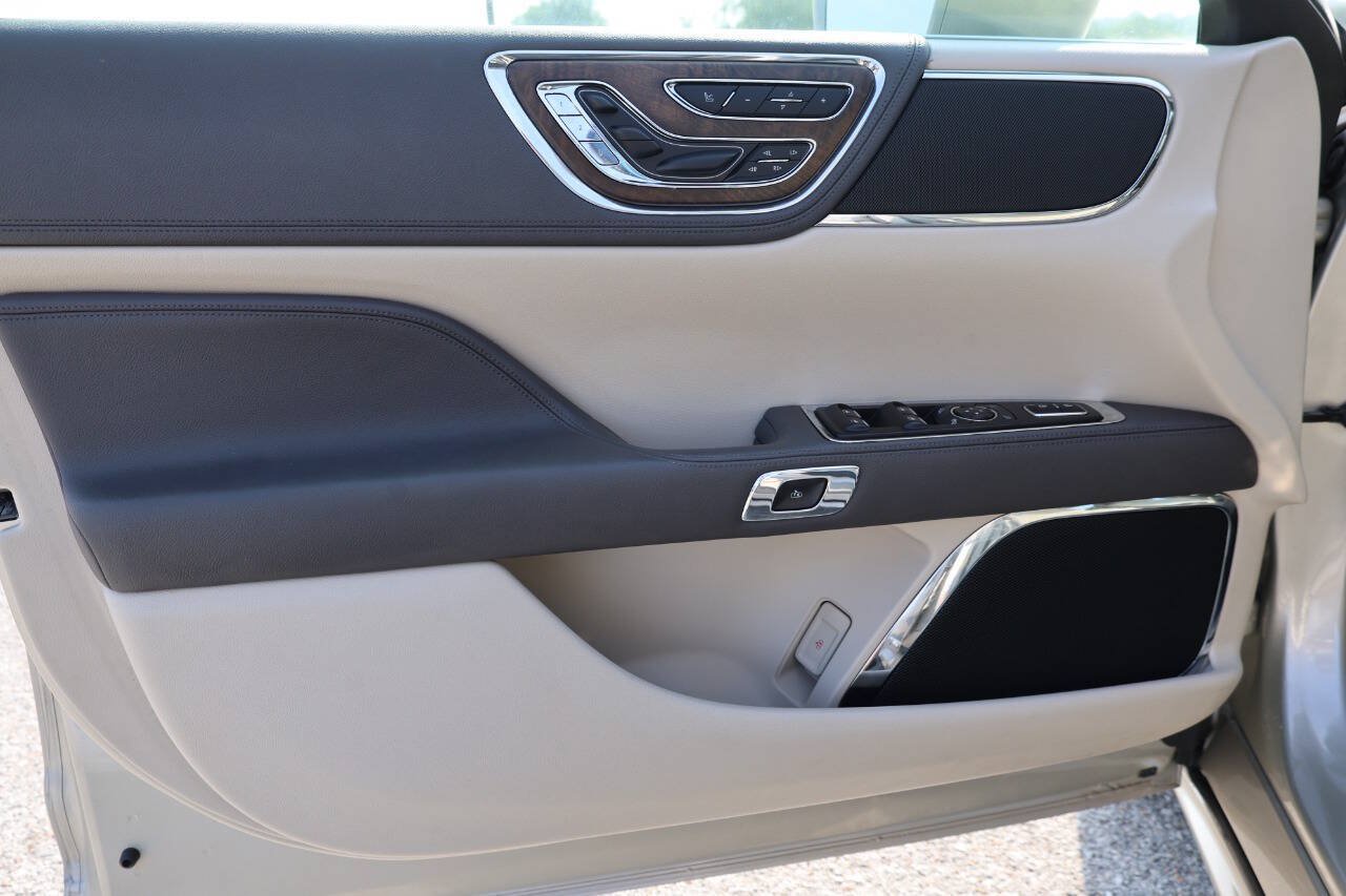 Used 2017 Lincoln Continental Select FWD image 12