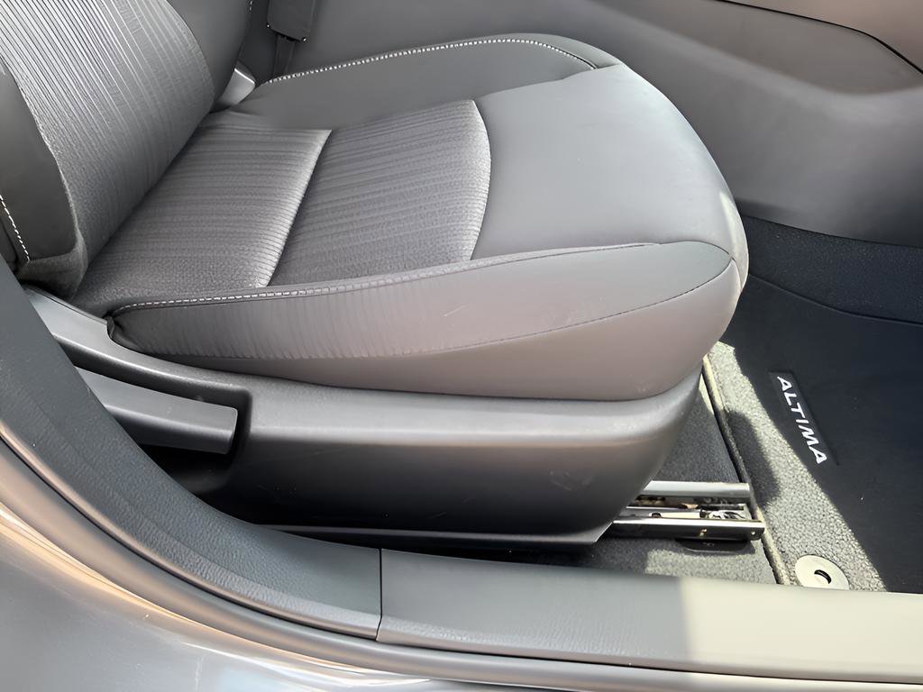 Used 2025 Nissan Altima 2.5 S image 11