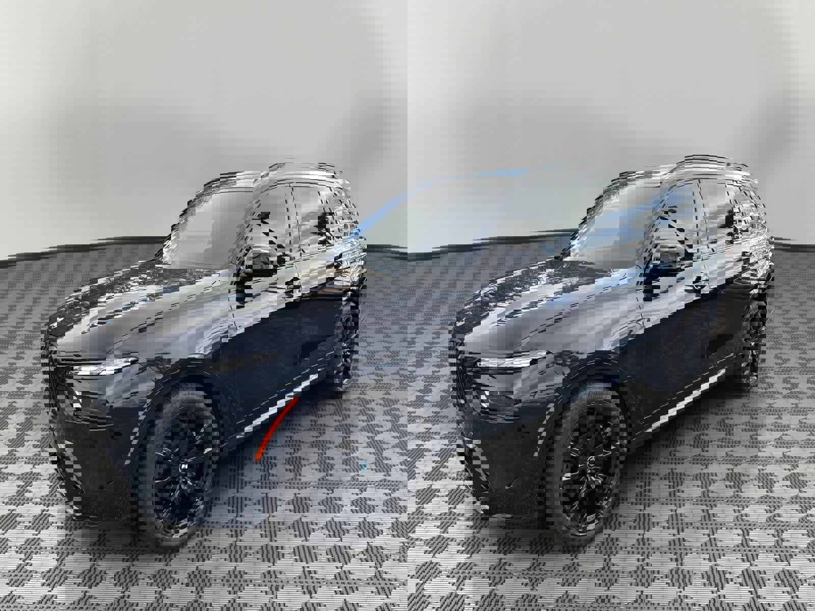 Used 2024 BMW X7 M60i w/ Executive Package image 7