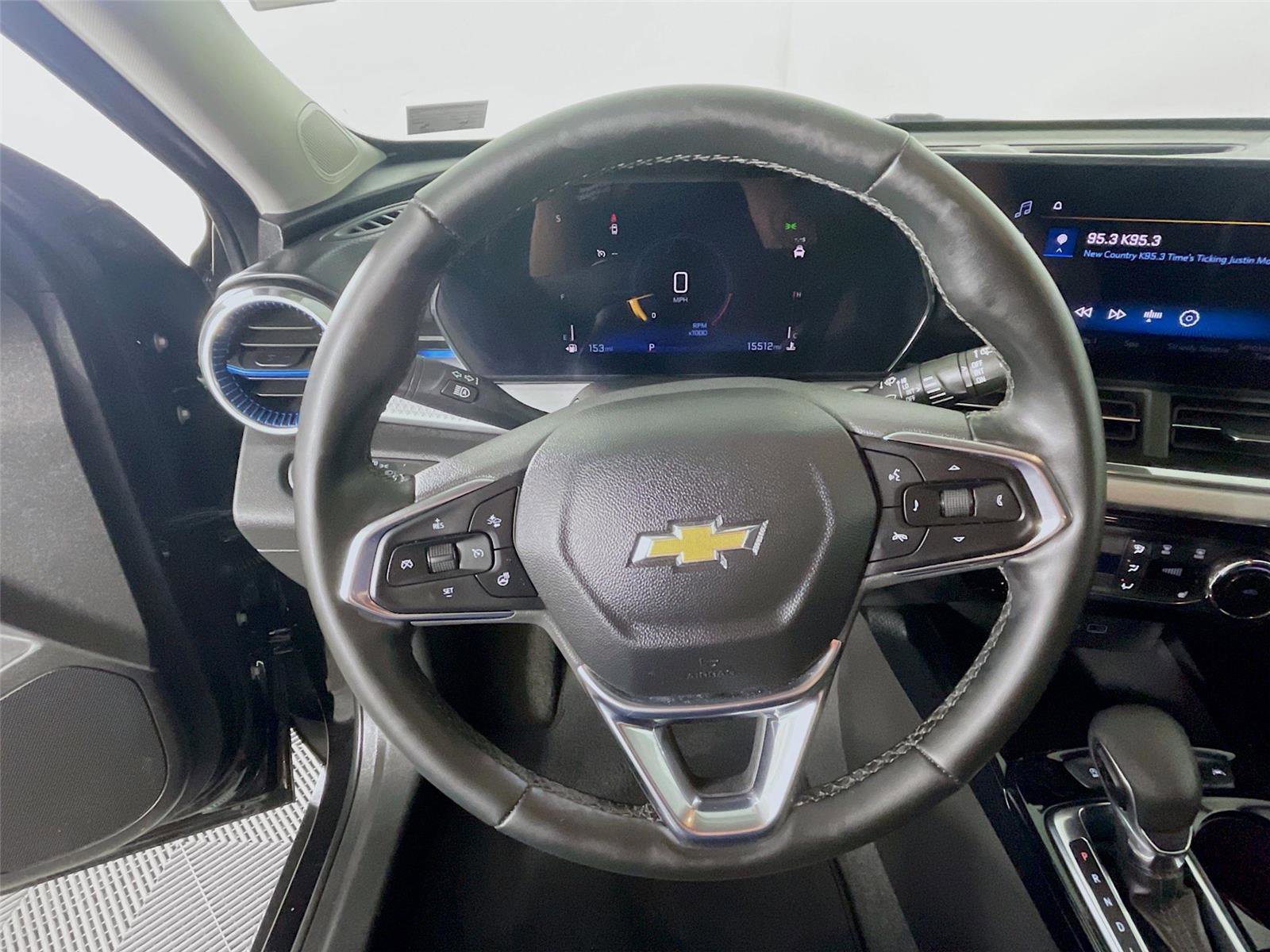 Used 2025 Chevrolet Trax LT w/ LT Convenience Package image 14