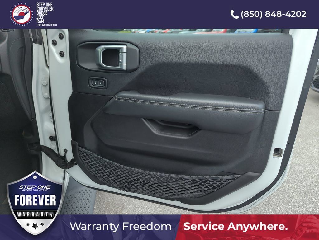 Used 2022 Jeep Wrangler Unlimited Sahara AWD/4WD image 29