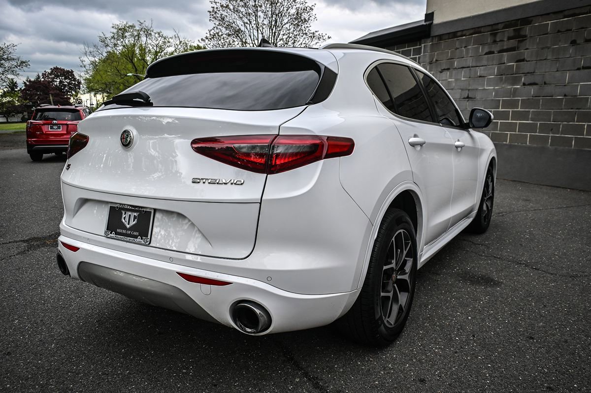 Used 2021 Alfa Romeo Stelvio Ti AWD/4WD image 5