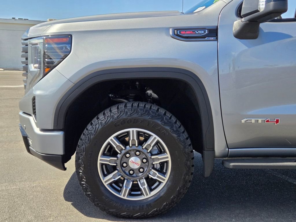 Used 2024 GMC Sierra 1500 AT4 w/ Technology Package AWD/4WD image 9