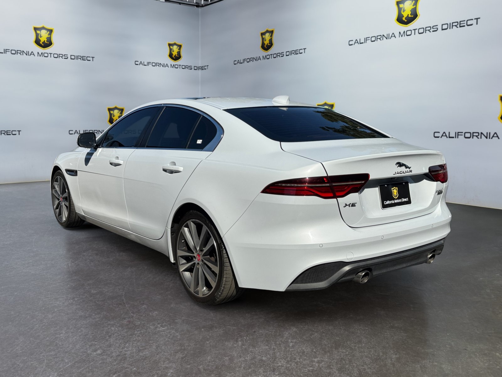 Used 2020 Jaguar XE S RWD image 3
