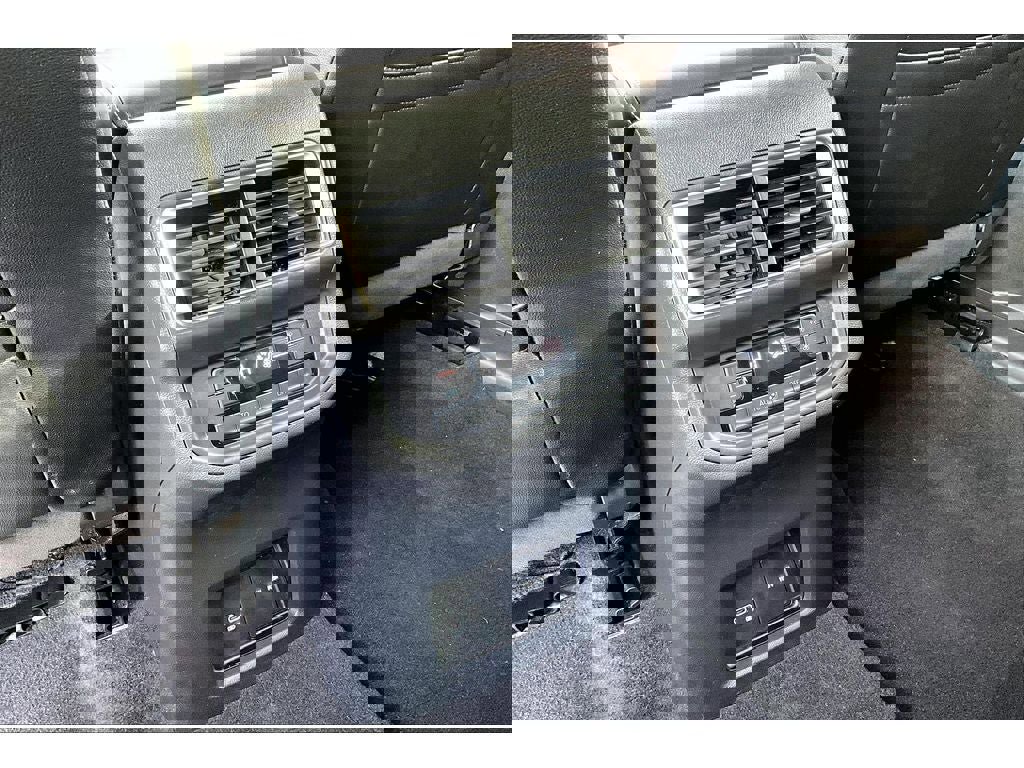 Used 2025 Volkswagen Atlas SE image 26