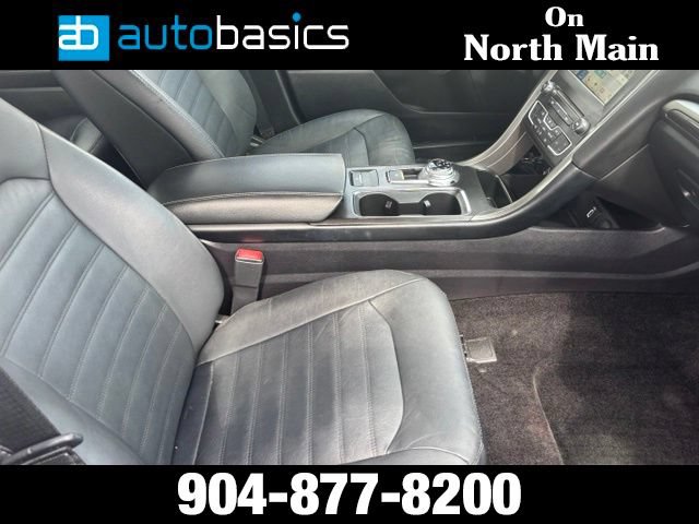 Used 2018 Ford Fusion SE w/ Fusion SE Technology Package FWD image 11