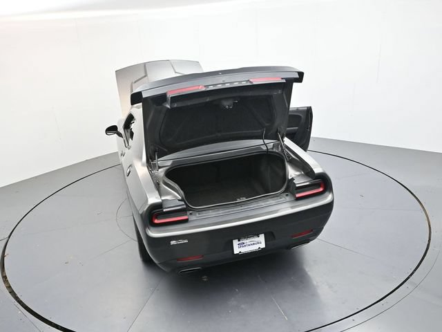 Used 2016 Dodge Challenger SXT w/ Driver Convenience Group RWD image 42