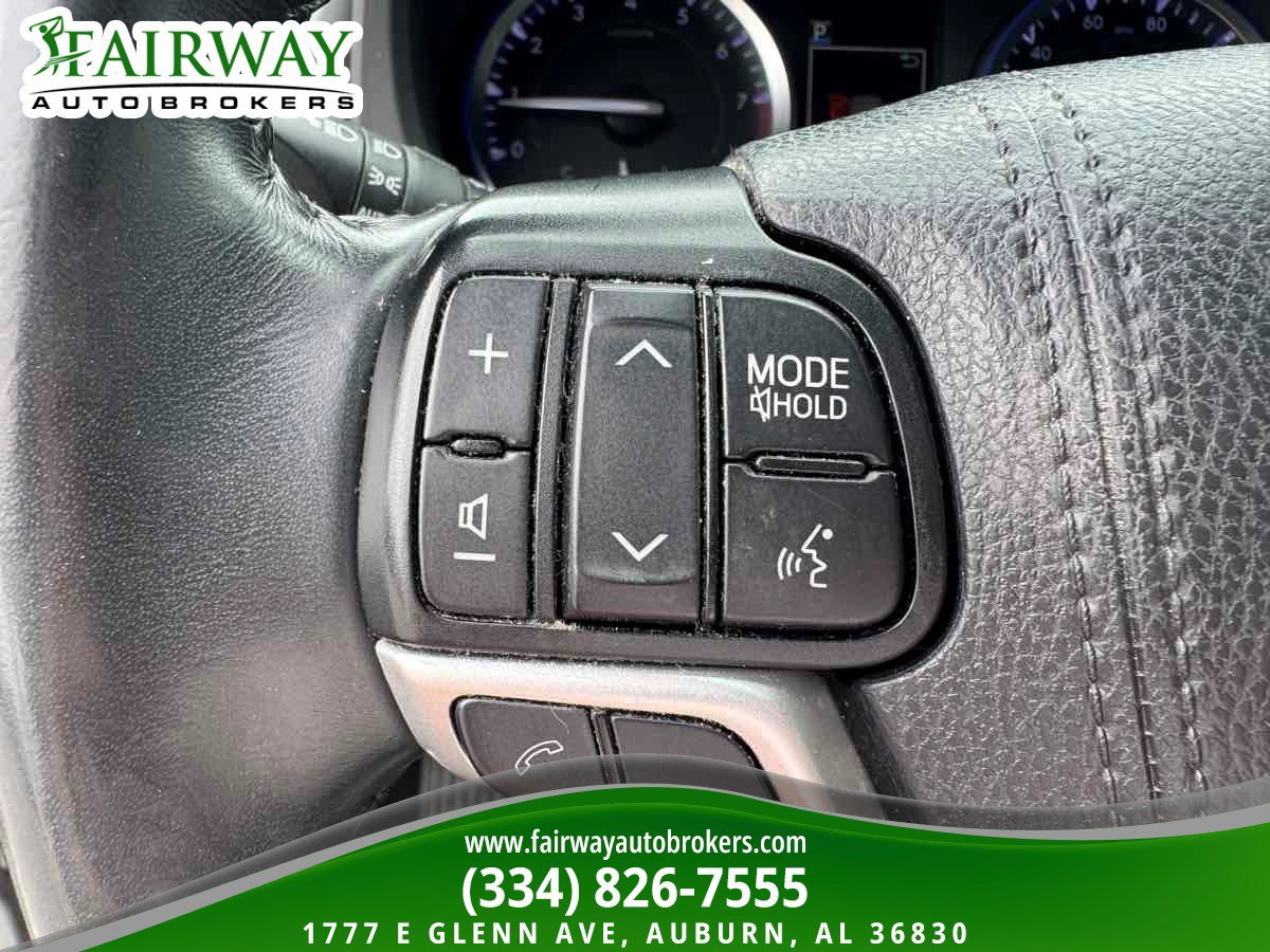 Used 2019 Toyota Highlander XLE FWD image 20