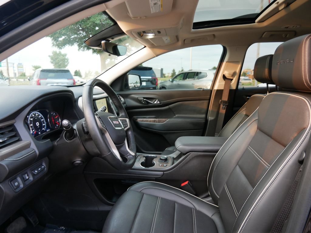 Used 2023 GMC Acadia Denali w/ Black Diamond Edition AWD/4WD image 9