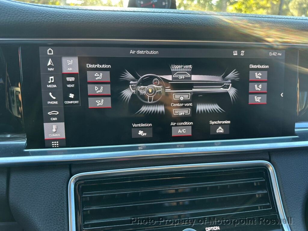 Used 2020 Porsche Panamera image 13