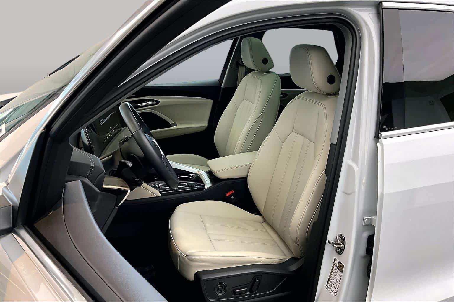 Used 2025 Audi Q5 Premium Plus w/ Premium Plus AWD/4WD image 8