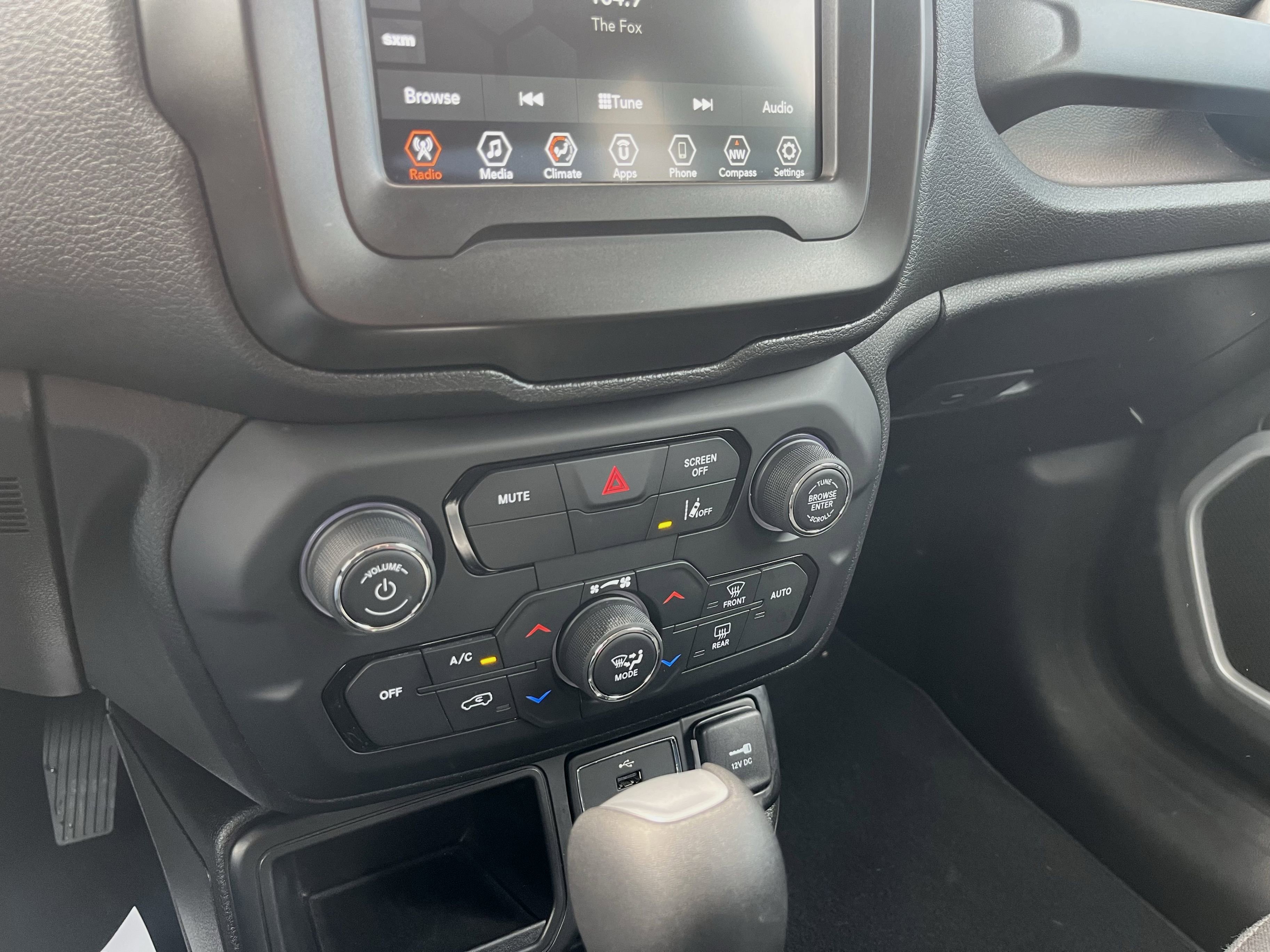 Used 2021 Jeep Renegade Latitude FWD image 9