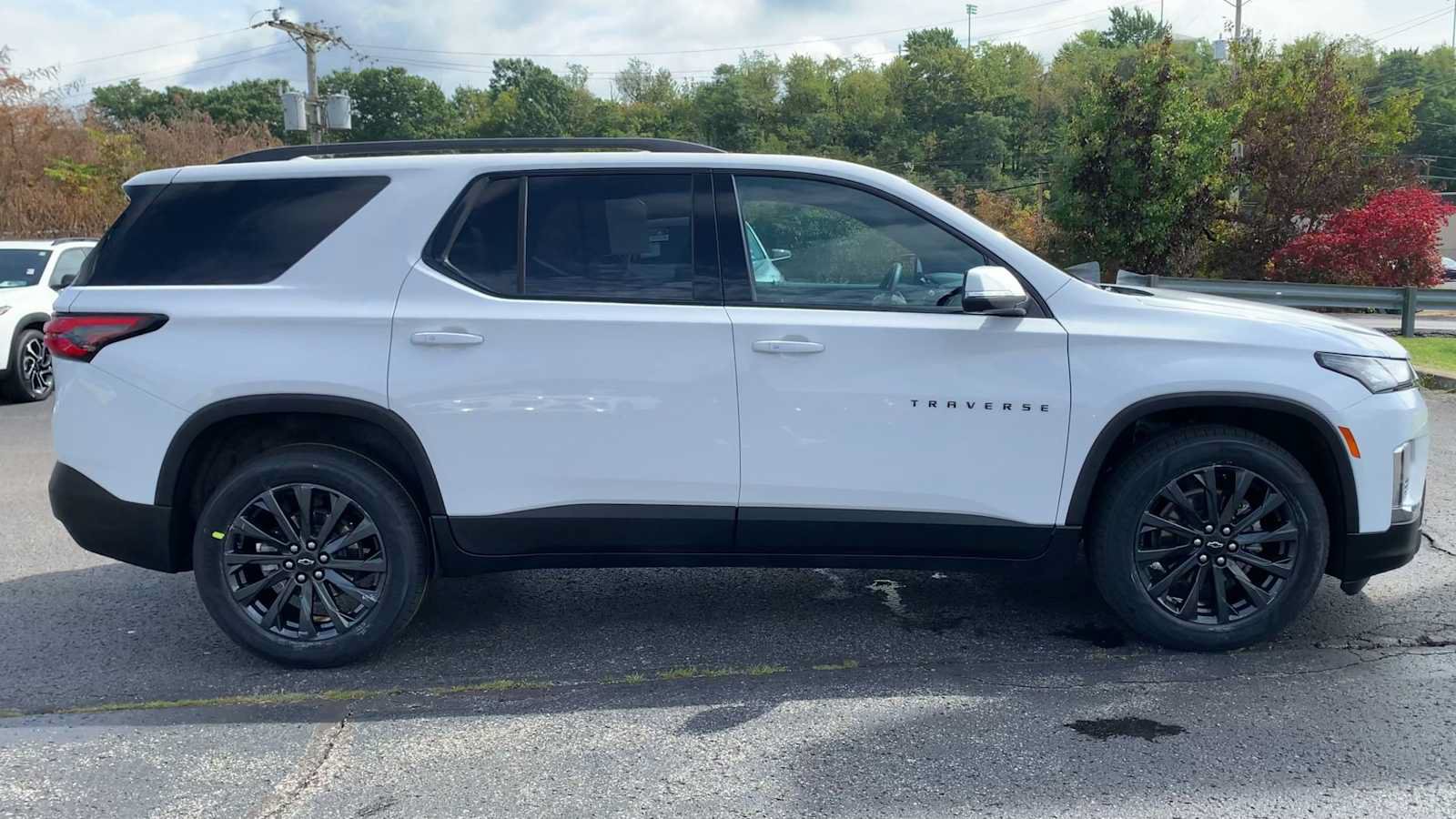 Certified 2023 Chevrolet Traverse RS w/ LPO, Floor Liner Package AWD/4WD image 9