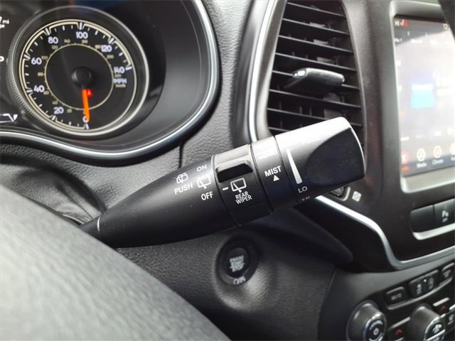 Used 2019 Jeep Cherokee Trailhawk w/ Cold Weather Group image 20