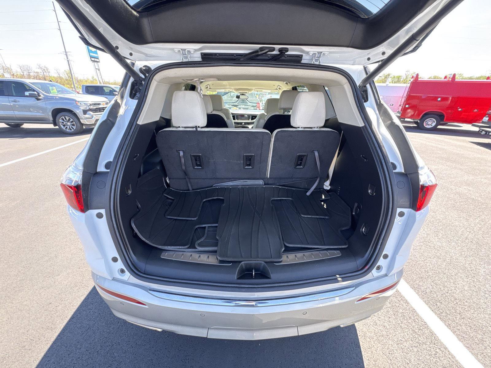 Used 2023 Buick Enclave Essence AWD/4WD image 14