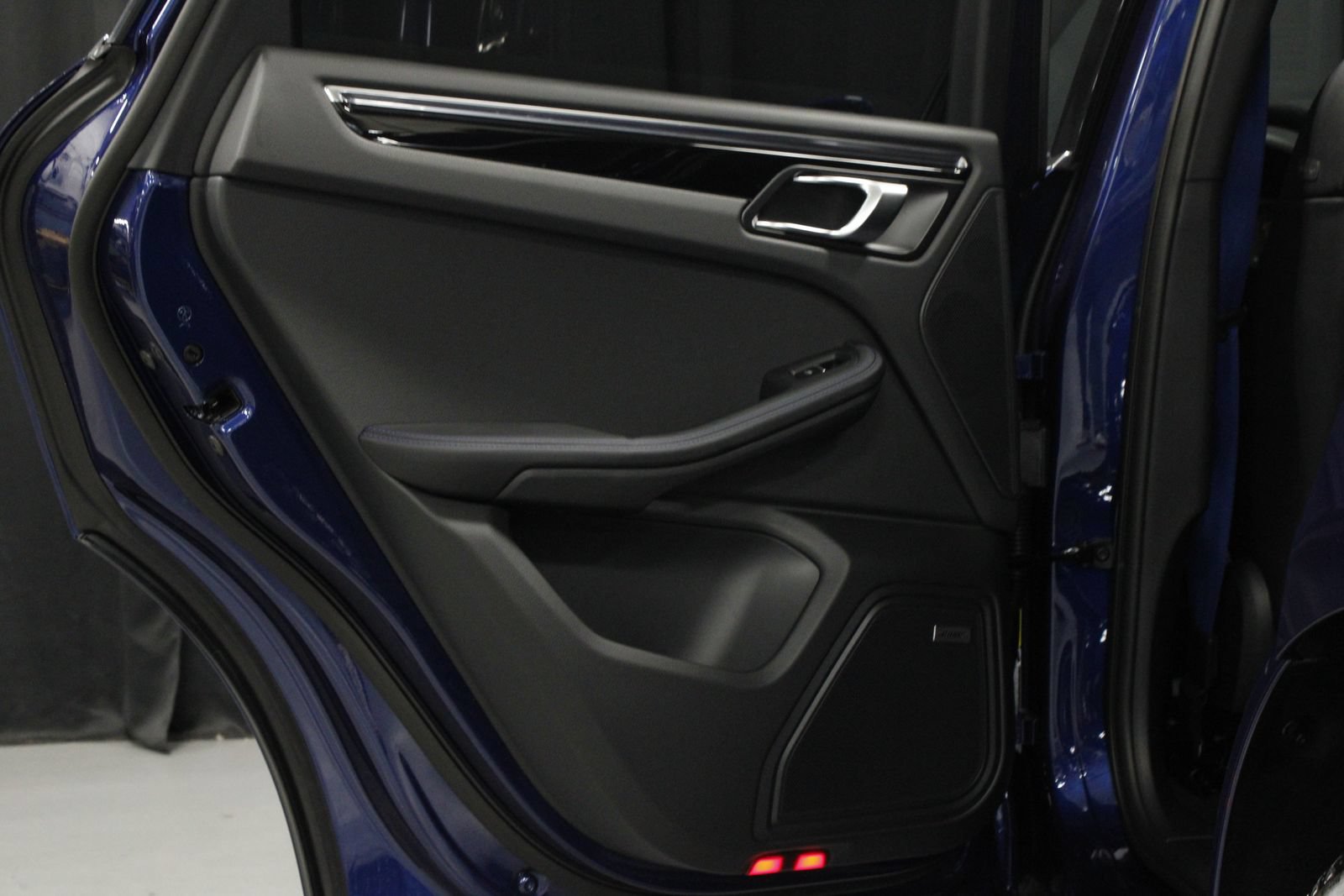 New 2026 Porsche Macan AWD/4WD image 16