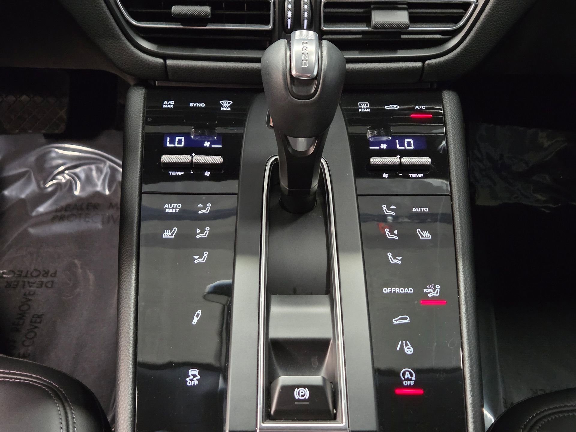 Certified 2024 Porsche Macan Turbo AWD/4WD image 24