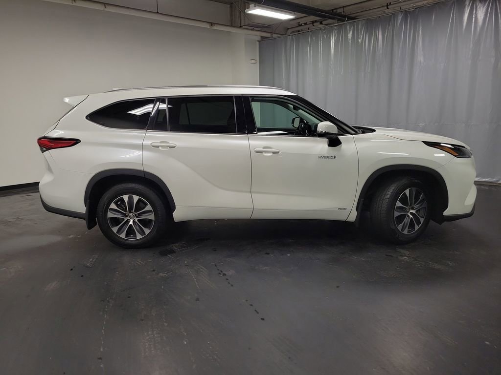 Used 2021 Toyota Highlander XLE image 9