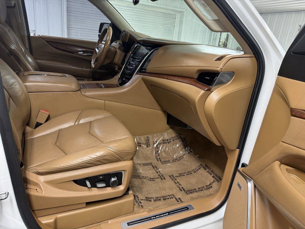 Used 2016 Cadillac Escalade ESV Platinum image 39