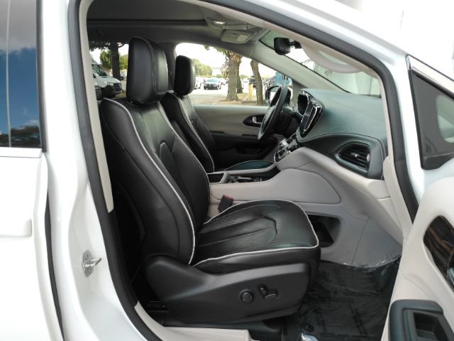 Used 2023 Chrysler Pacifica Limited FWD image 22