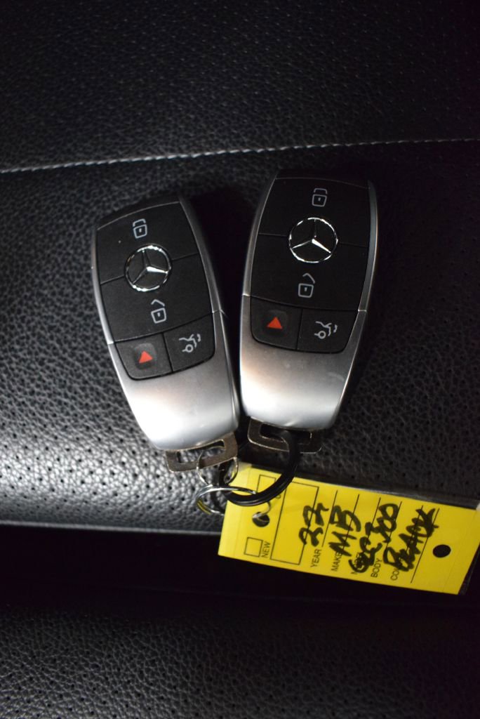 Used 2022 Mercedes-Benz GLC 300 4MATIC image 33