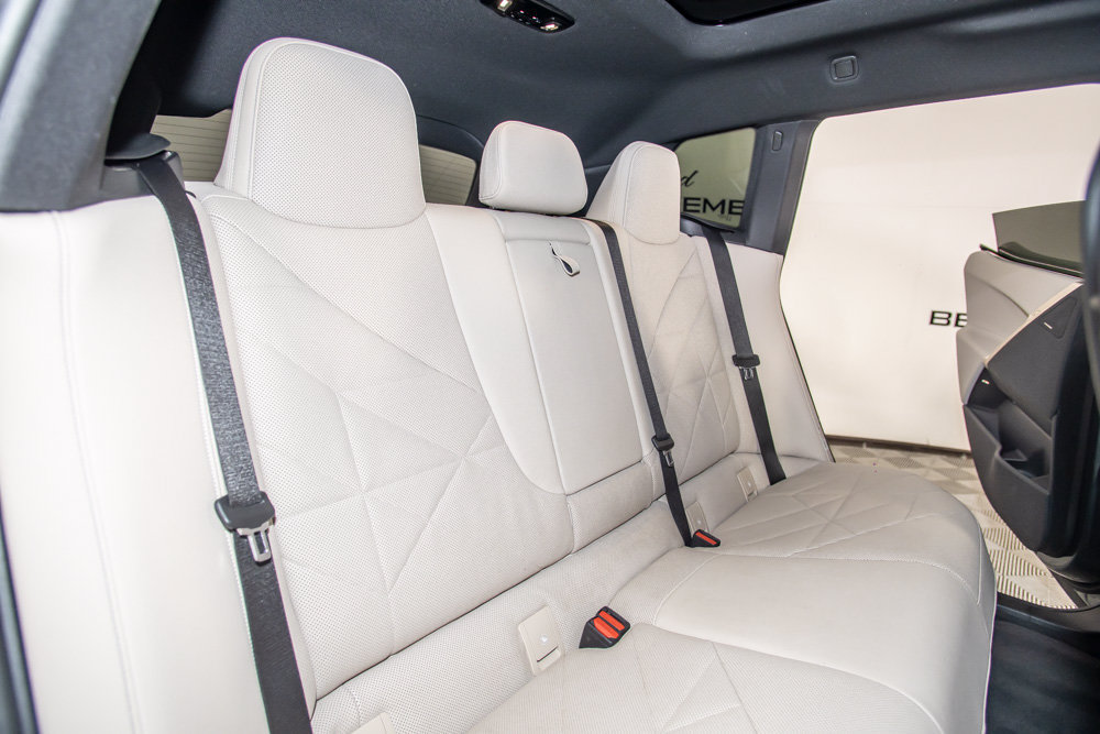 Used 2024 BMW iX xDrive50 w/ Premium Package AWD/4WD image 16