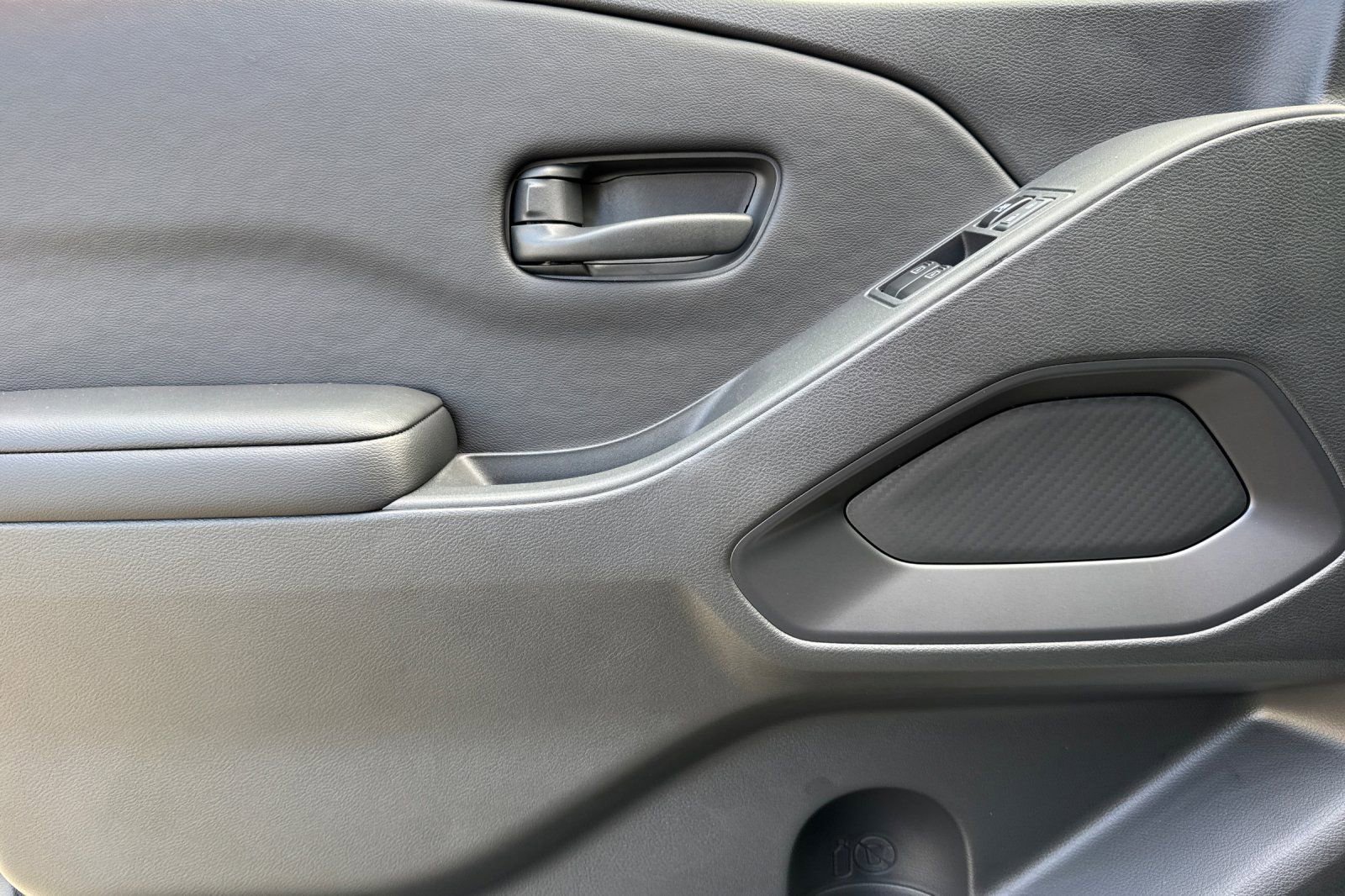 New 2026 Nissan Frontier S image 8