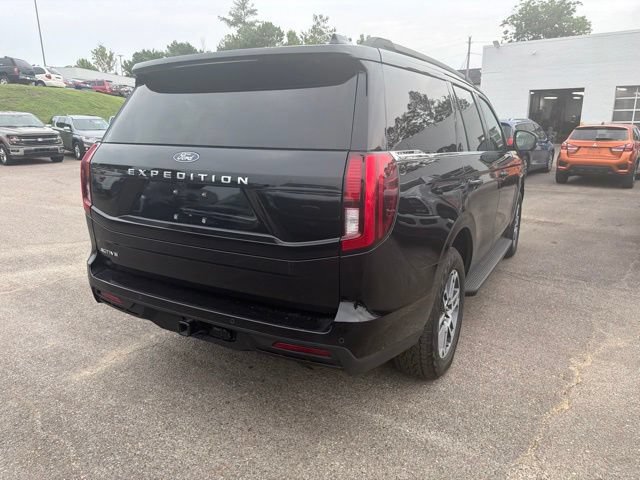 Used 2025 Ford Expedition Active AWD/4WD image 29