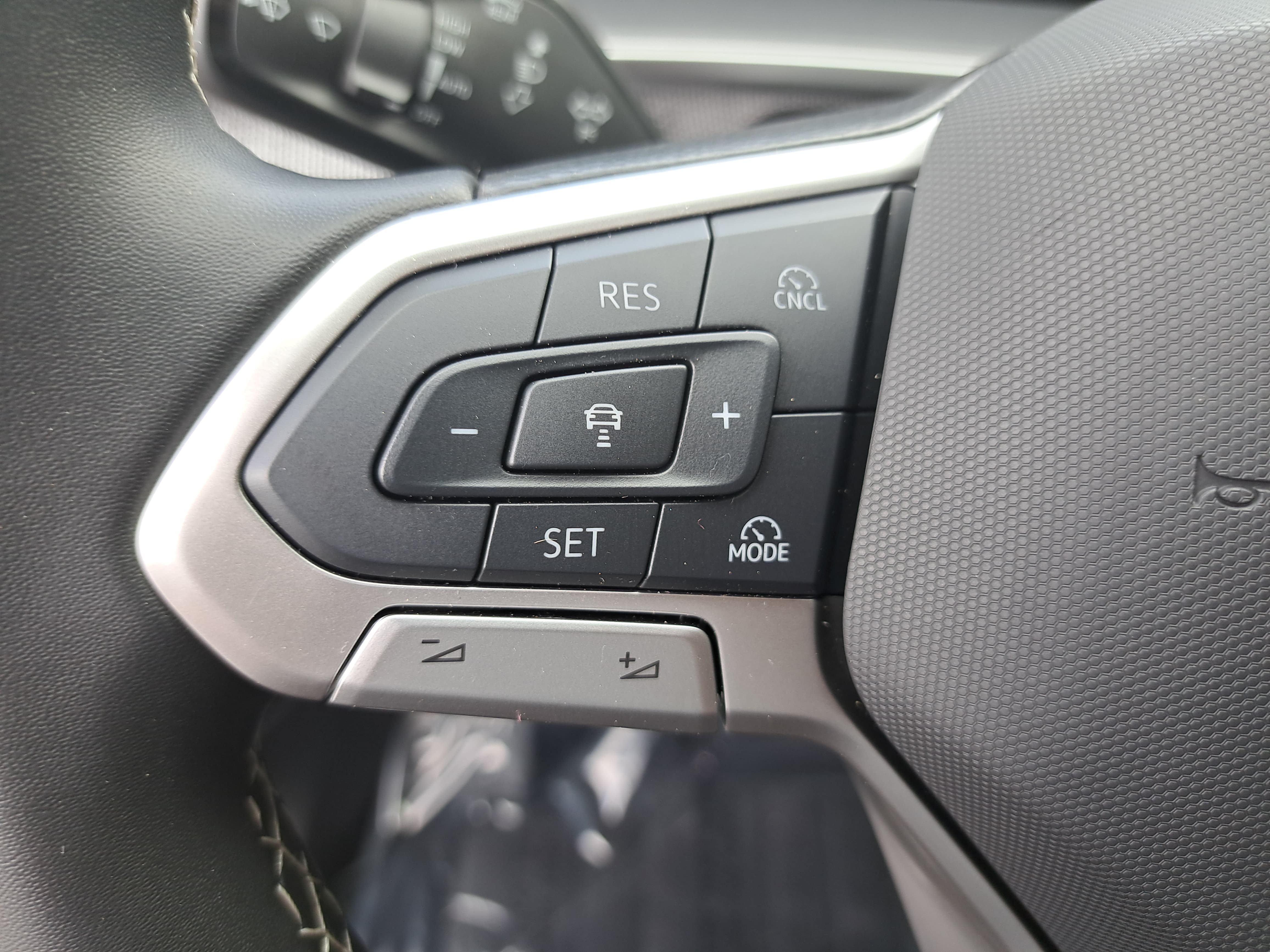 Certified 2025 Volkswagen Tiguan S AWD/4WD image 16