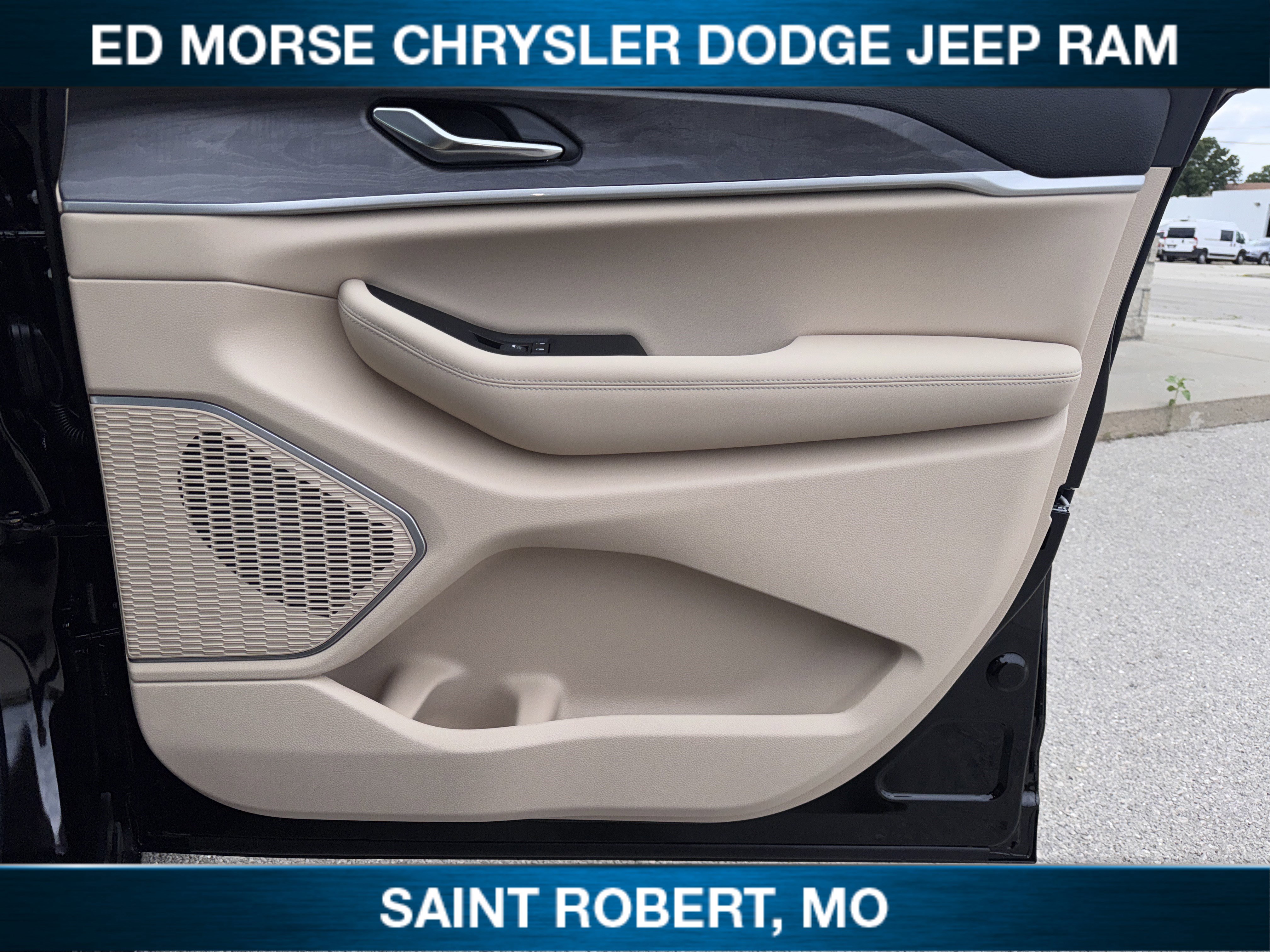 New 2025 Jeep Grand Cherokee L Limited w/ Luxury Tech Group II image 40