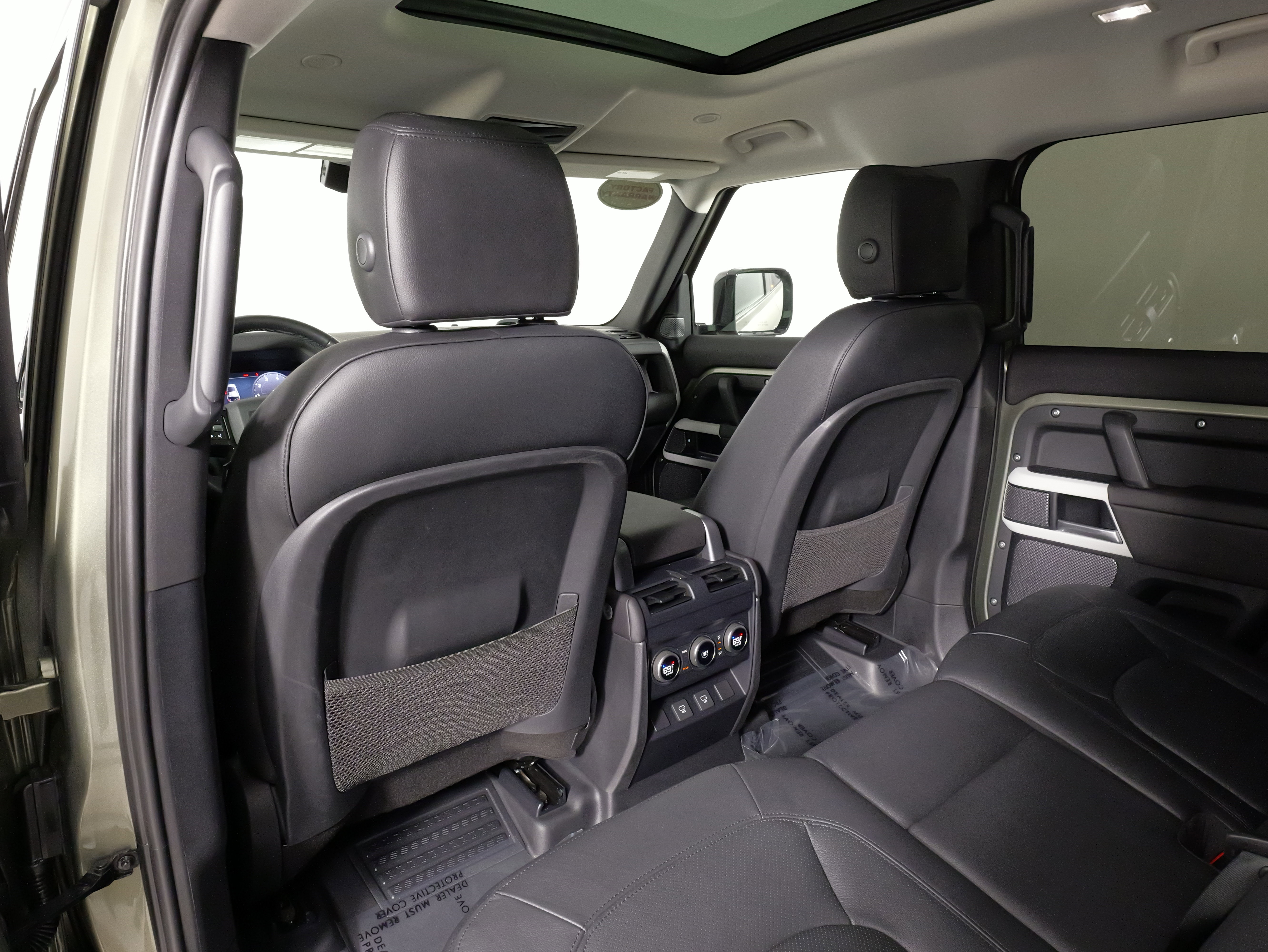 Used 2024 Land Rover Defender 110 S image 33