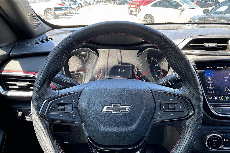 Used 2023 Chevrolet TrailBlazer RS w/ Sun and Liftgate Package FWD image 6