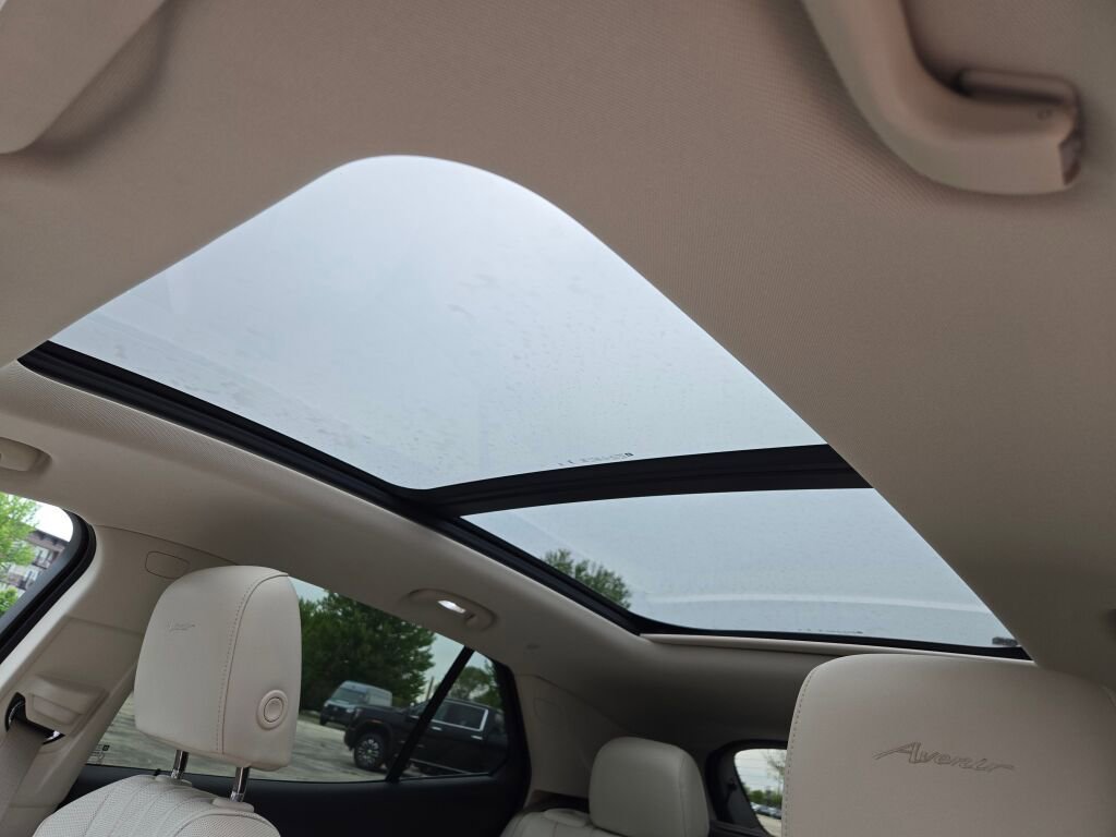 Used 2023 Buick Envision Avenir AWD/4WD image 28