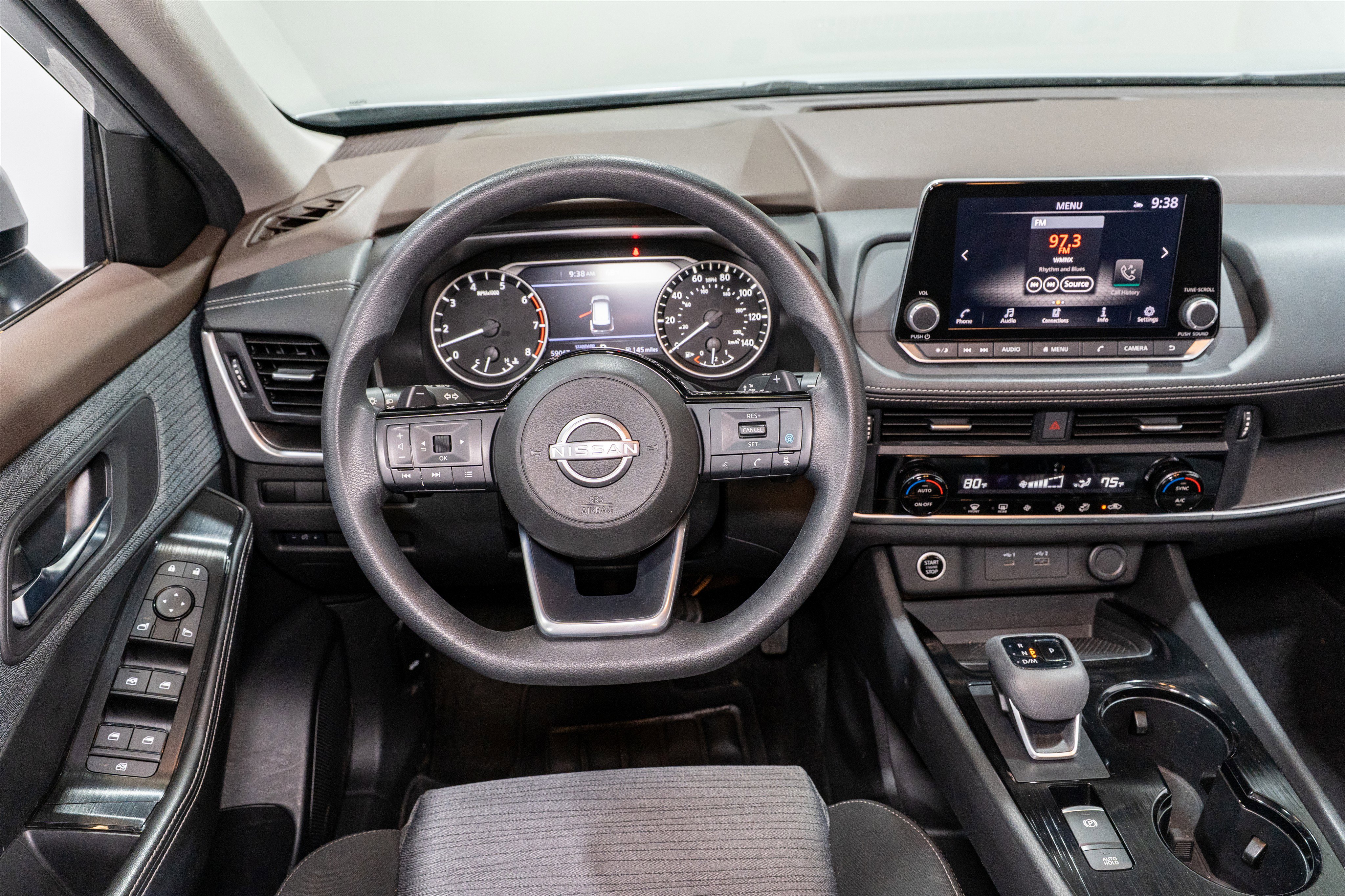 Used 2023 Nissan Rogue SV image 11