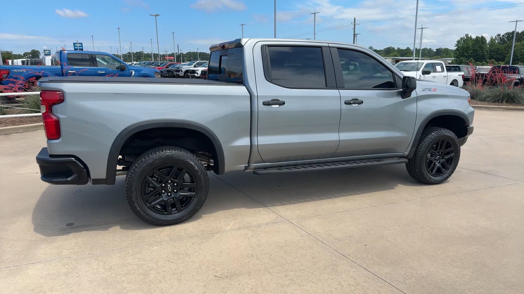 Used 2024 Chevrolet Silverado 1500 ZR2 w/ Technology Package AWD/4WD image 9